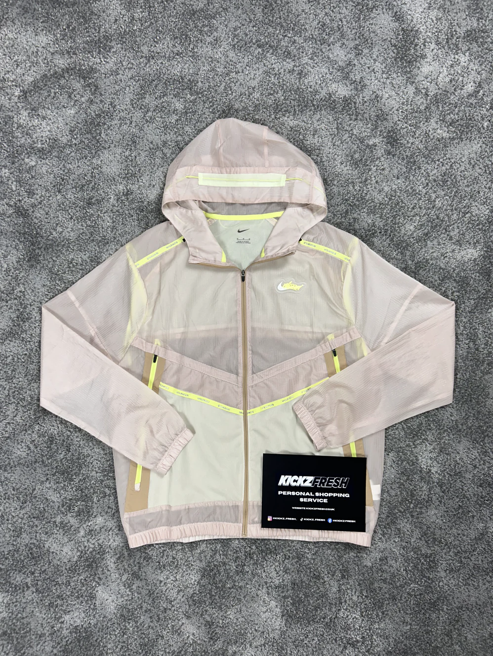 NIKE WILDRUN WINDRUNNER JAS BEIGE LIMOEN