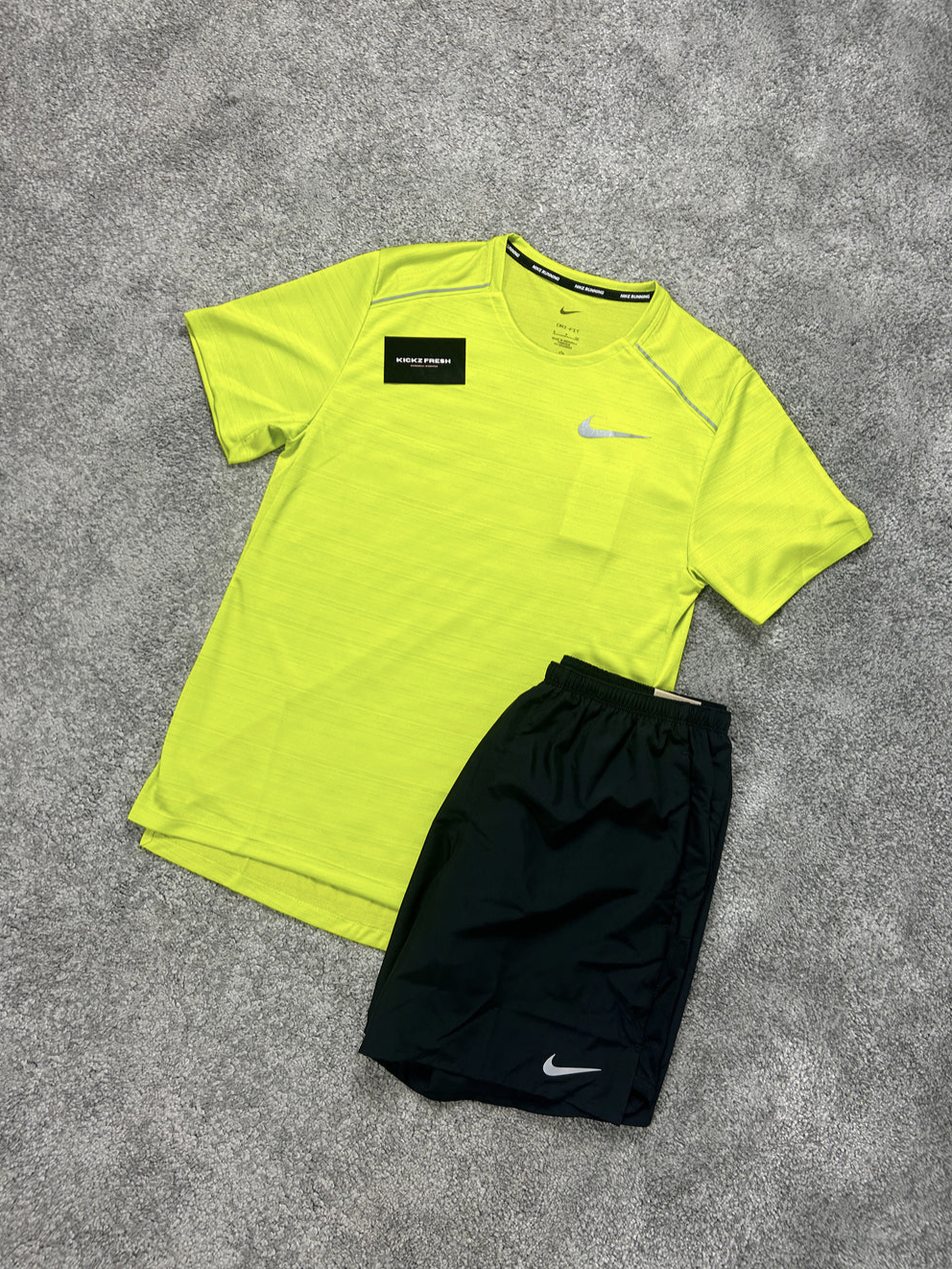 NIKE MILER-SET IN NEONCACTUS VOOR HEREN