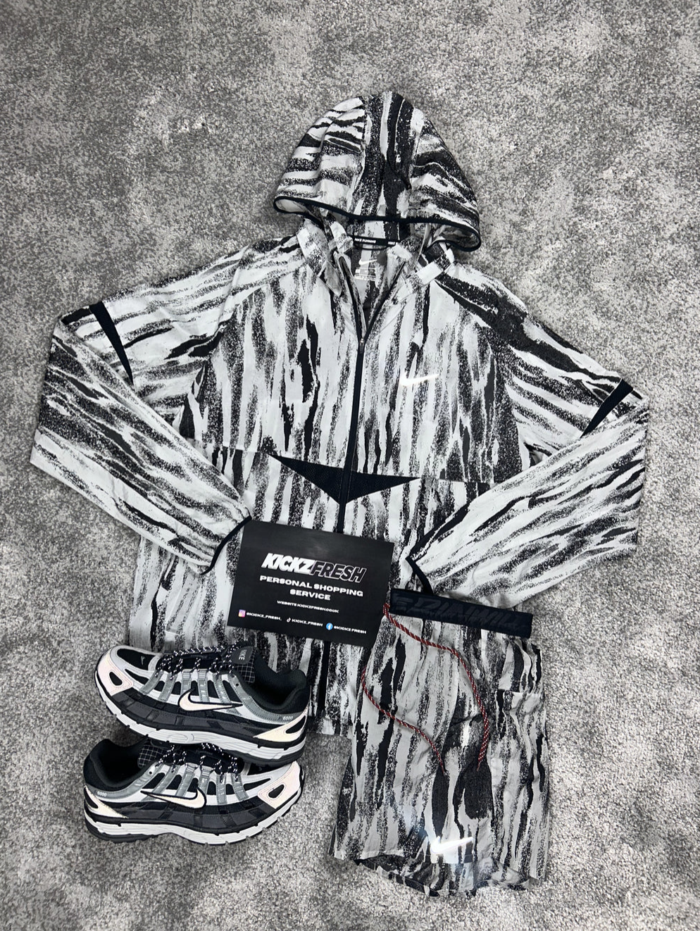 NIKE WINDRUNNER-SET MET ZEBRAPRINT VOOR HEREN