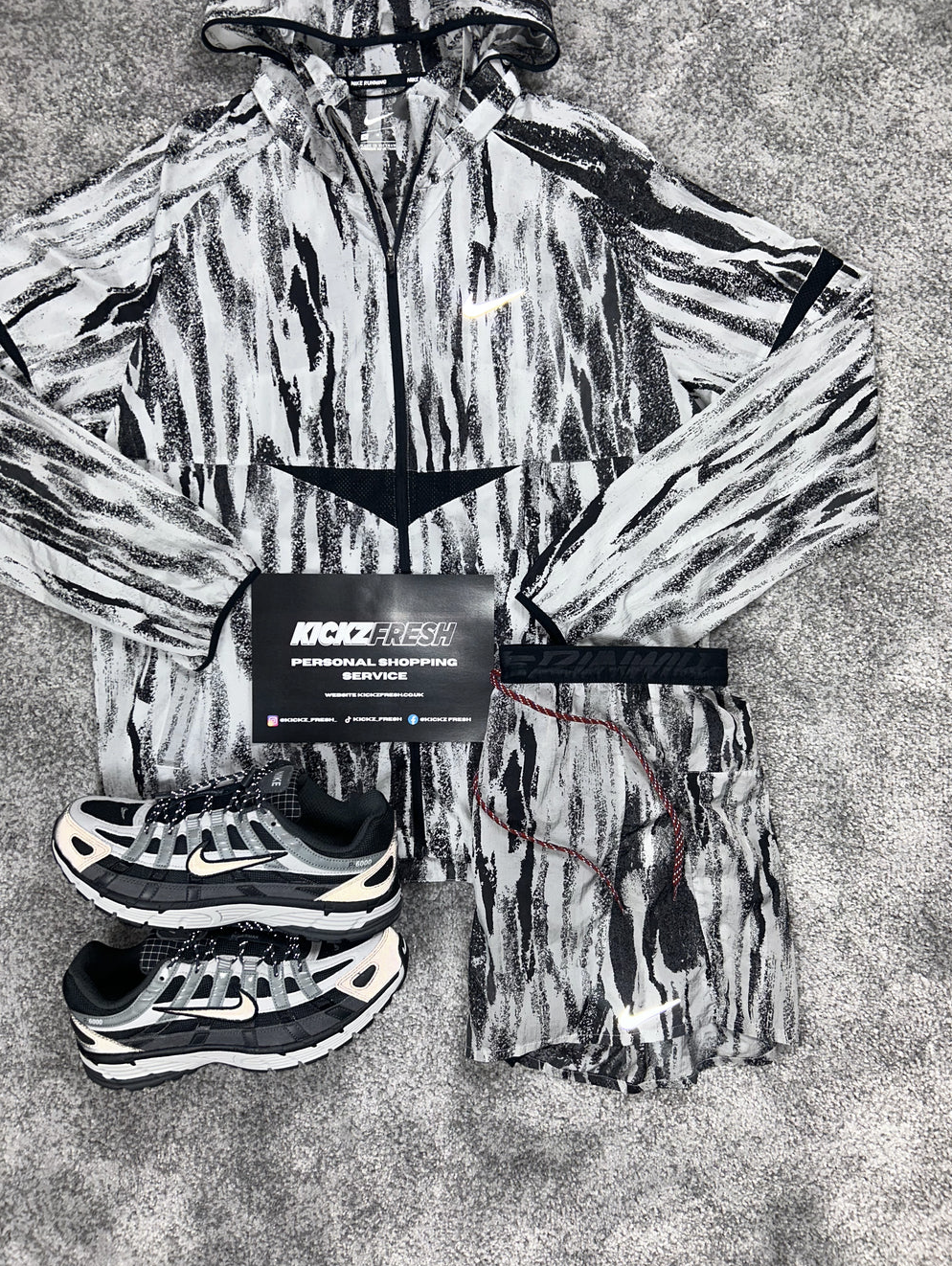 NIKE WINDRUNNER-SET MET ZEBRAPRINT VOOR HEREN