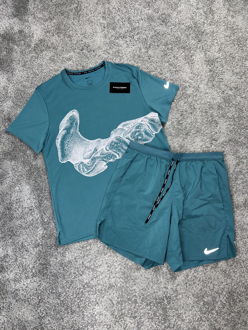 NIKE DIVISION-SET IN ZEEGROEN VOOR HEREN