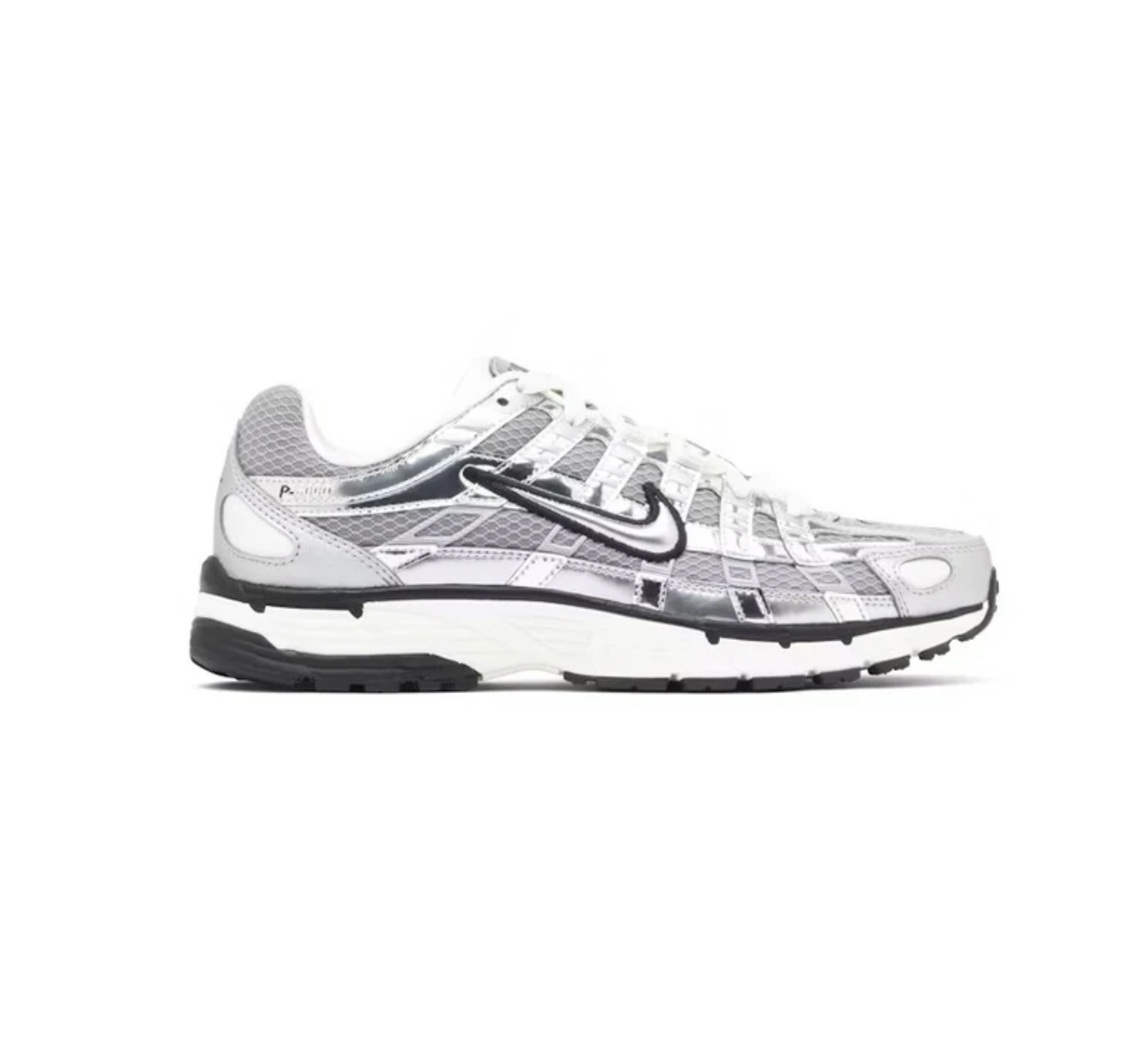 NIKE P-6000 IN METALLISCH ZILVER