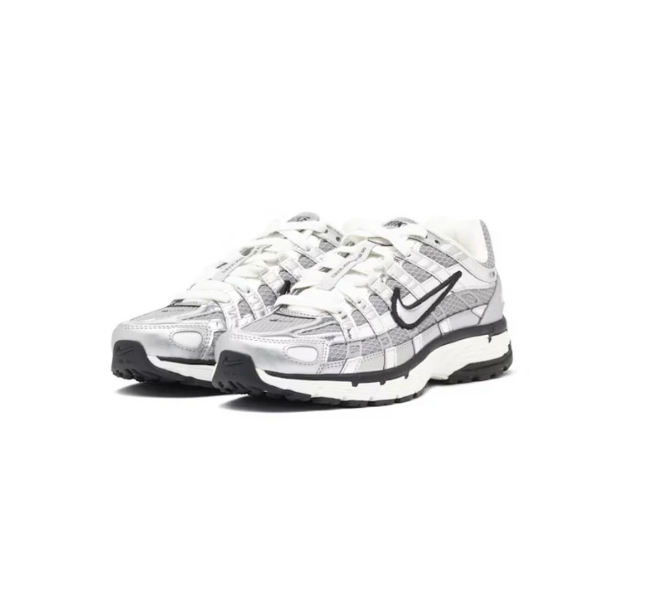 NIKE P-6000 IN METALLISCH ZILVER
