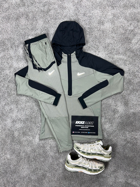NIKE PERFORMANCE TRAININGSPAK HALVE RITS LICHT KAKI GROEN