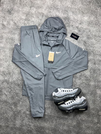 GRIJS TRAININGSPAK NIKE REPEL CHALLENGER