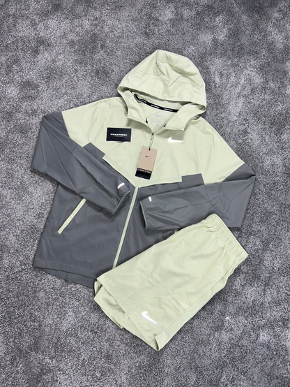 NIKE REPEL WINDRUNNER-SET IN OLijF VOOR HEREN