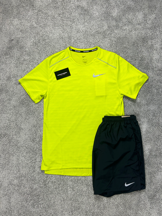 NIKE MILER-SET IN NEONCACTUS VOOR HEREN