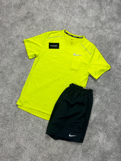 NIKE MILER-SET IN NEONCACTUS VOOR HEREN