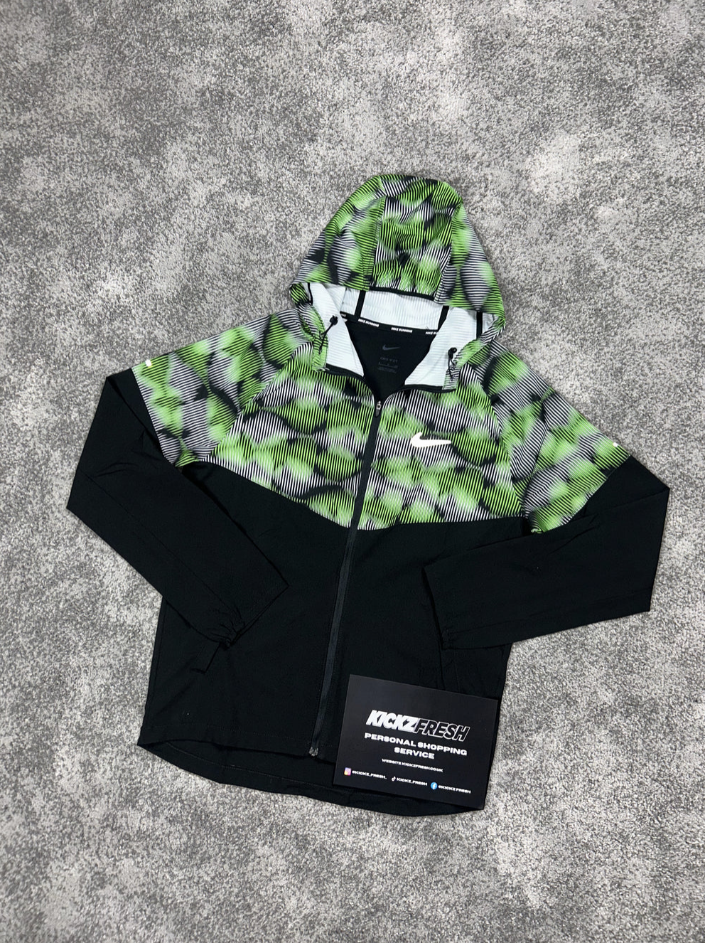 NIKE WINDRUNNER-JAS SOUNDWAVE IN STOOMGROEN